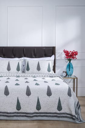 Bagh E Fiza Jhaal Quilted Cotton Bedcover-Double: 90 x 108 in / Green / Green