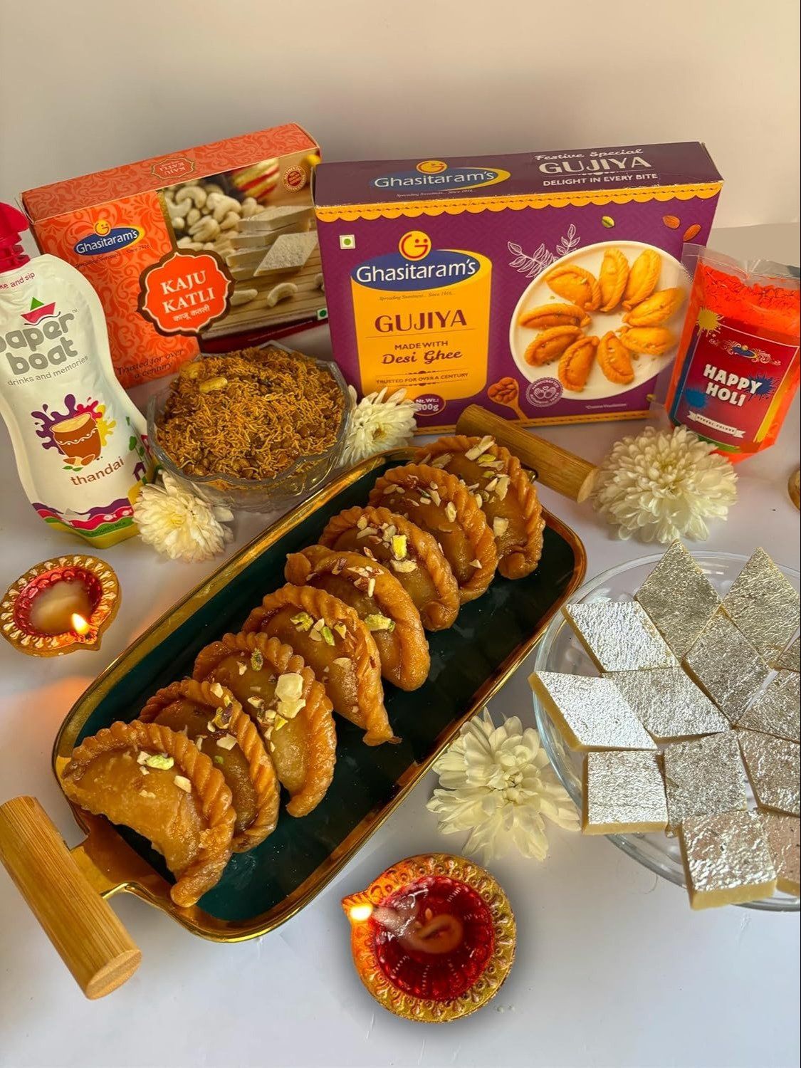 Ghasitaram Holi Special Gujiya 400gm +Kaju Katli 100gm+Thandai with free organic colour 