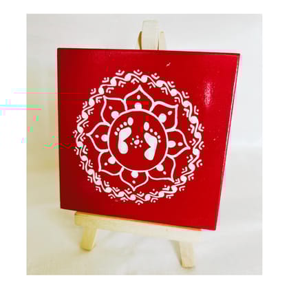 Himadri Emporium Laxmi Foot Aipan Art with Tripod Stand