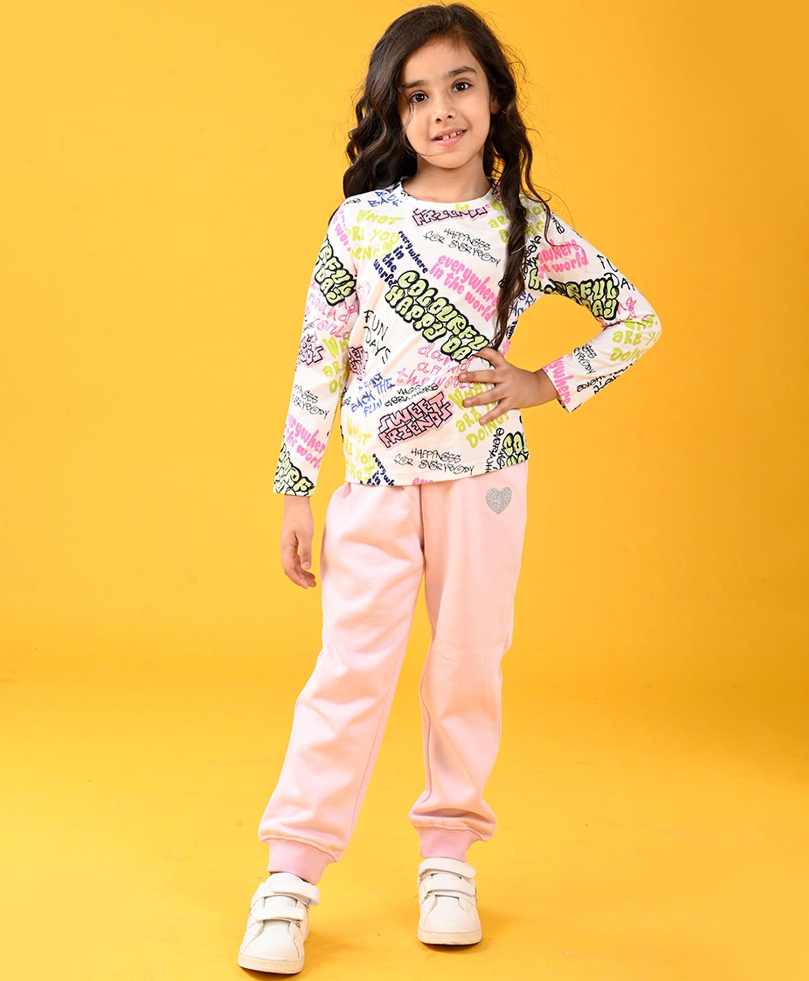 COLORFUL HAPPINESS T-SHIRT AND PINK HEART WARM FLEECE JOGGER SET - PINK-6-12 MONTHS / 2N / PINK