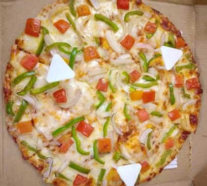 Onion And Tomato Pizza