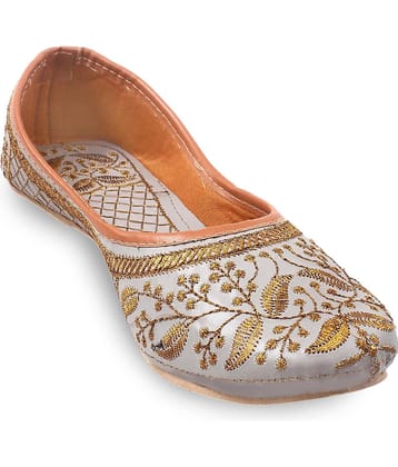 Apratim Gray Women's Juttis