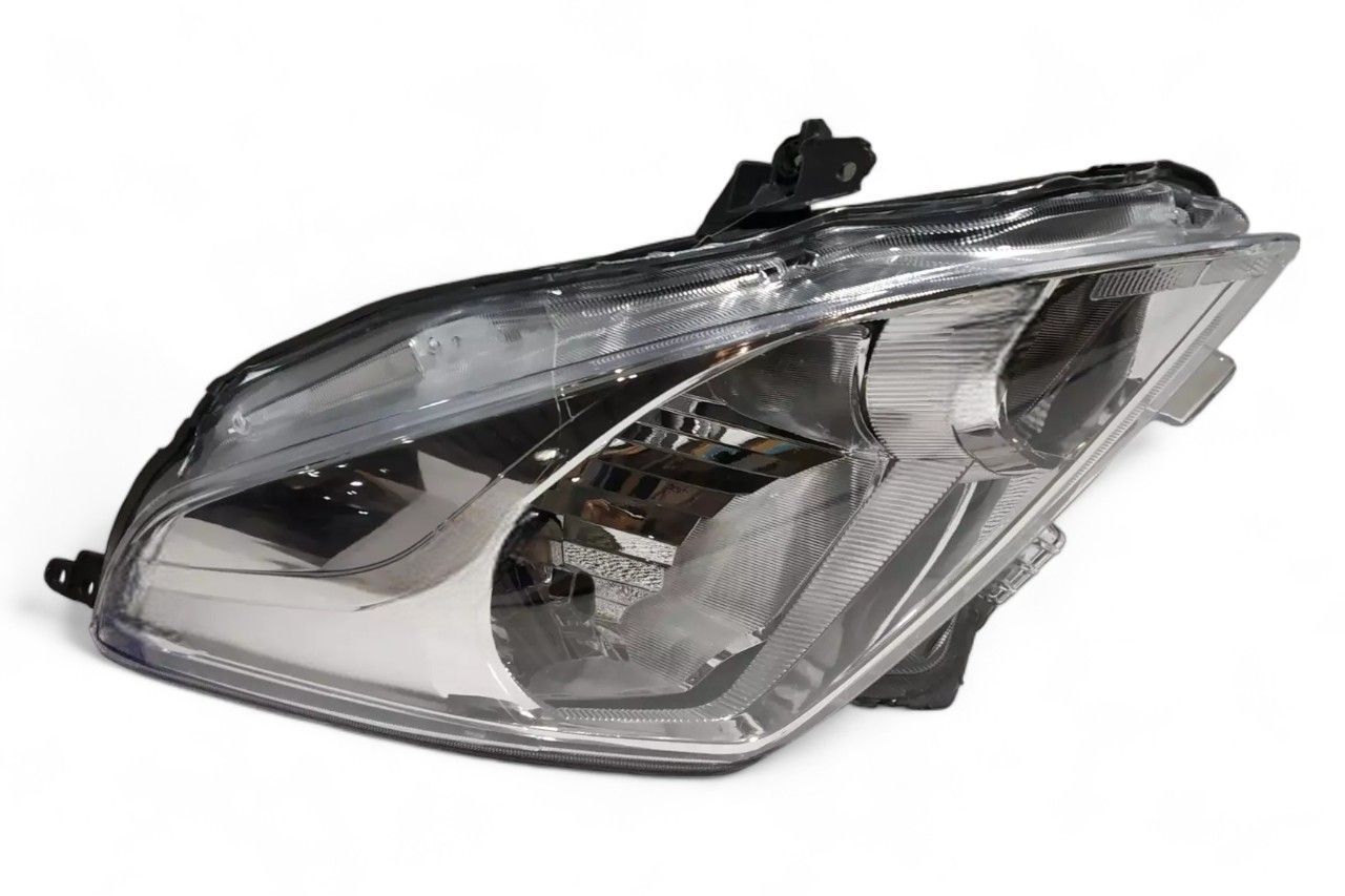Lumax Head Lamp - RH AV675720