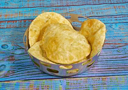 Matar Suti Kachori [4 Pieces]