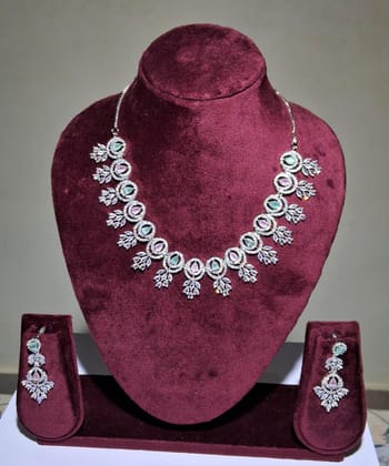NECKLACE AD
