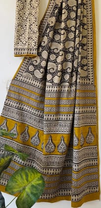 Hand block printed cotton mul saree with blouse.....Size 6.5 with blouseNatural dye n colourPure cotton (92*80)Pure hand ( without skrin chemical)