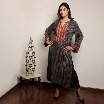 Black hand embroidered zig zag modal silk kurta set-XS
