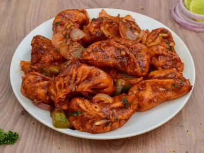 Chilli Paneer Momo [full]