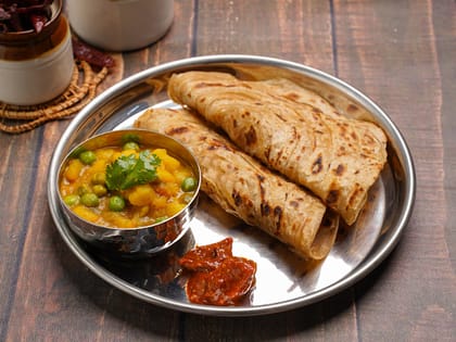 Aloo Matar With Paratha-2PC