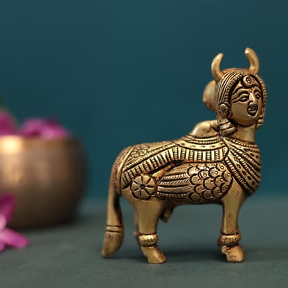 Mahavastu Brass Kamadhenu Cow Idol-H*L*W = 4*3*1 Inches (10*7.6*2.5 Cm)&nbsp; / Brass