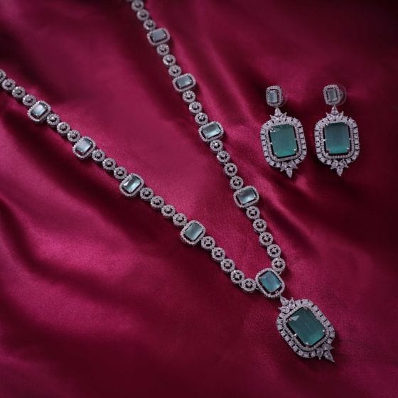 Gossip Lady Perfectionist Long Necklace Set