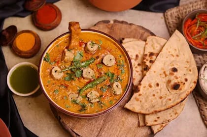 Rara Chicken With Butter Tandoori Roti / Butter Naan