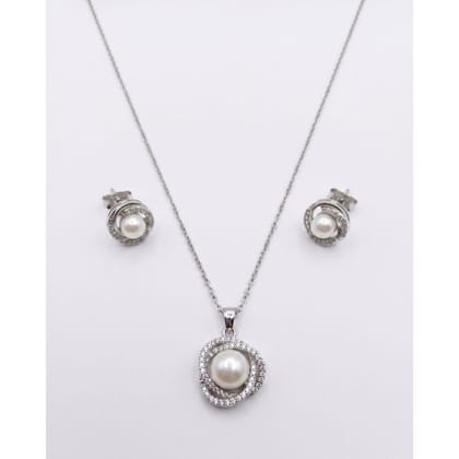 Pendant Set Classic Pearl and Stone Pendant Set Classic Pearl and Stone