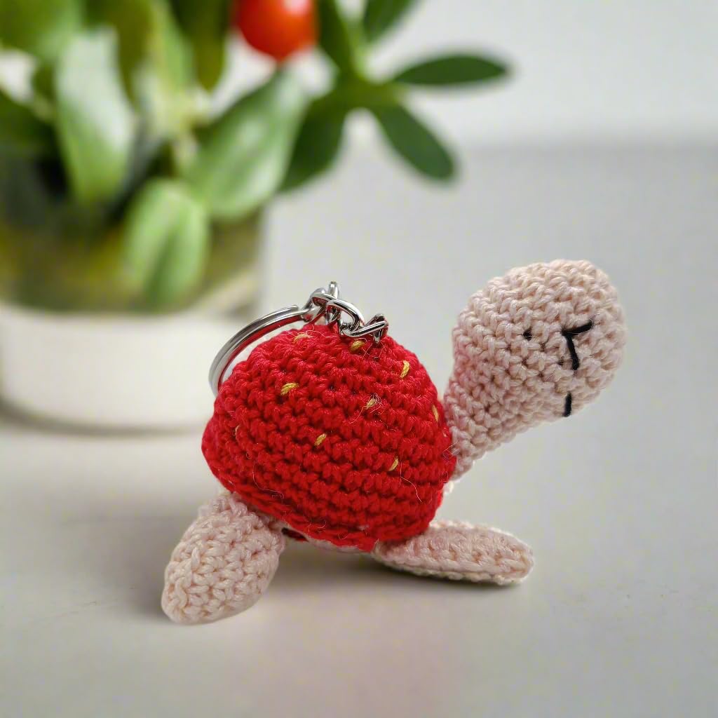 Handmade Crochet Turtle Keychain, Red and White, Mini Size, Decorative Accessory for Bags and Keys, Crochet Keychain for Car, Motorbike, Bag, Purse, Knitting, Craft Materials Keyrings