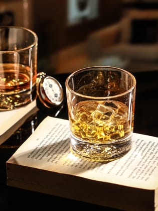 WOLF EMBOSSED CRYSTAL WHISKEY GLASS-Set Of 2