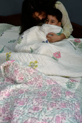 Classic Paanch Buta Quilt / Rajai : Premium Comfort