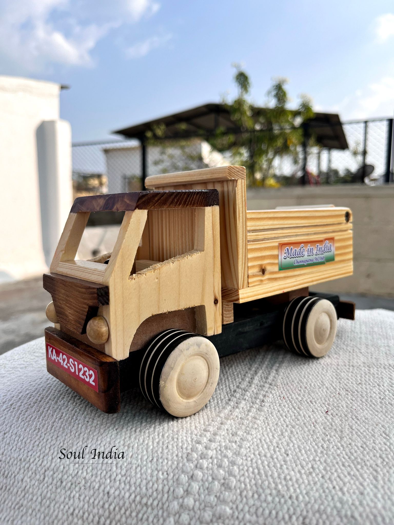 Handcrafted GI TAGGED Channapatna Wooden Truck