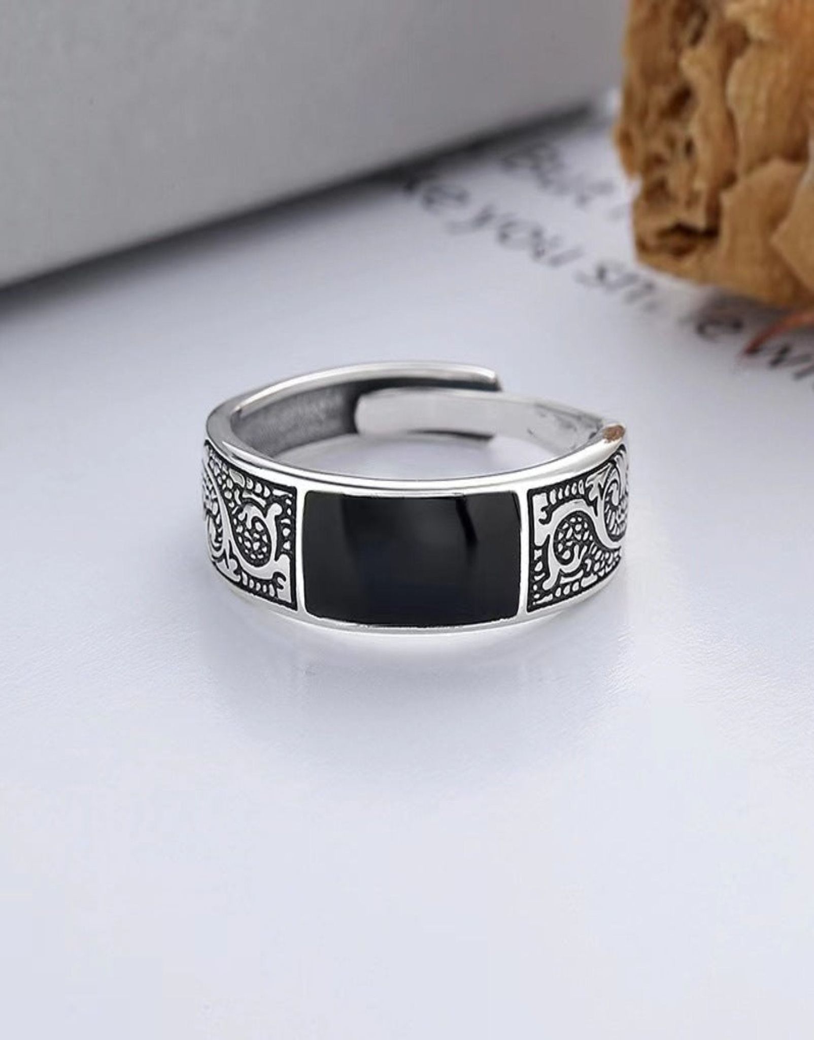 Elegant Black Ring-Free Size / Silver