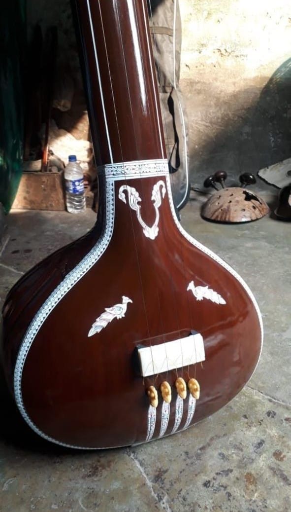 Male Tanpura