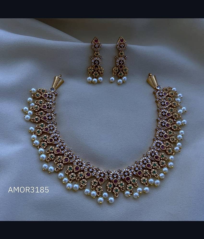 charming luxe jewel Golden Brass Necklace Set ( Pack of 1 )