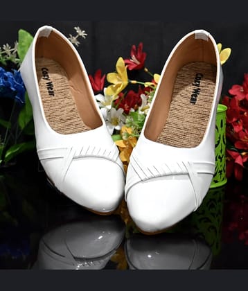 Cozy Wear White Women's Casual Ballerinas