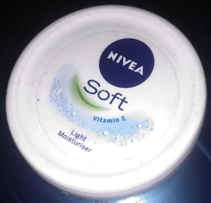 NIVEA Soft Light Moisturizer For Face, Hand & Body, Instant Hydration, Non-Greasy Cream With Vitamin E & Jojoba Oil, 200ml