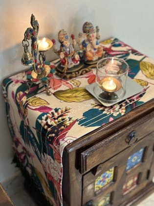 KRI India Bloom Print Mirror Tasselled Placemat/Runner|Set of 4|Placemats | Multicoloured print  | 16 inches | Wash & Care | 100% Cotton | Handcrafted in India. 100% organic & natural.