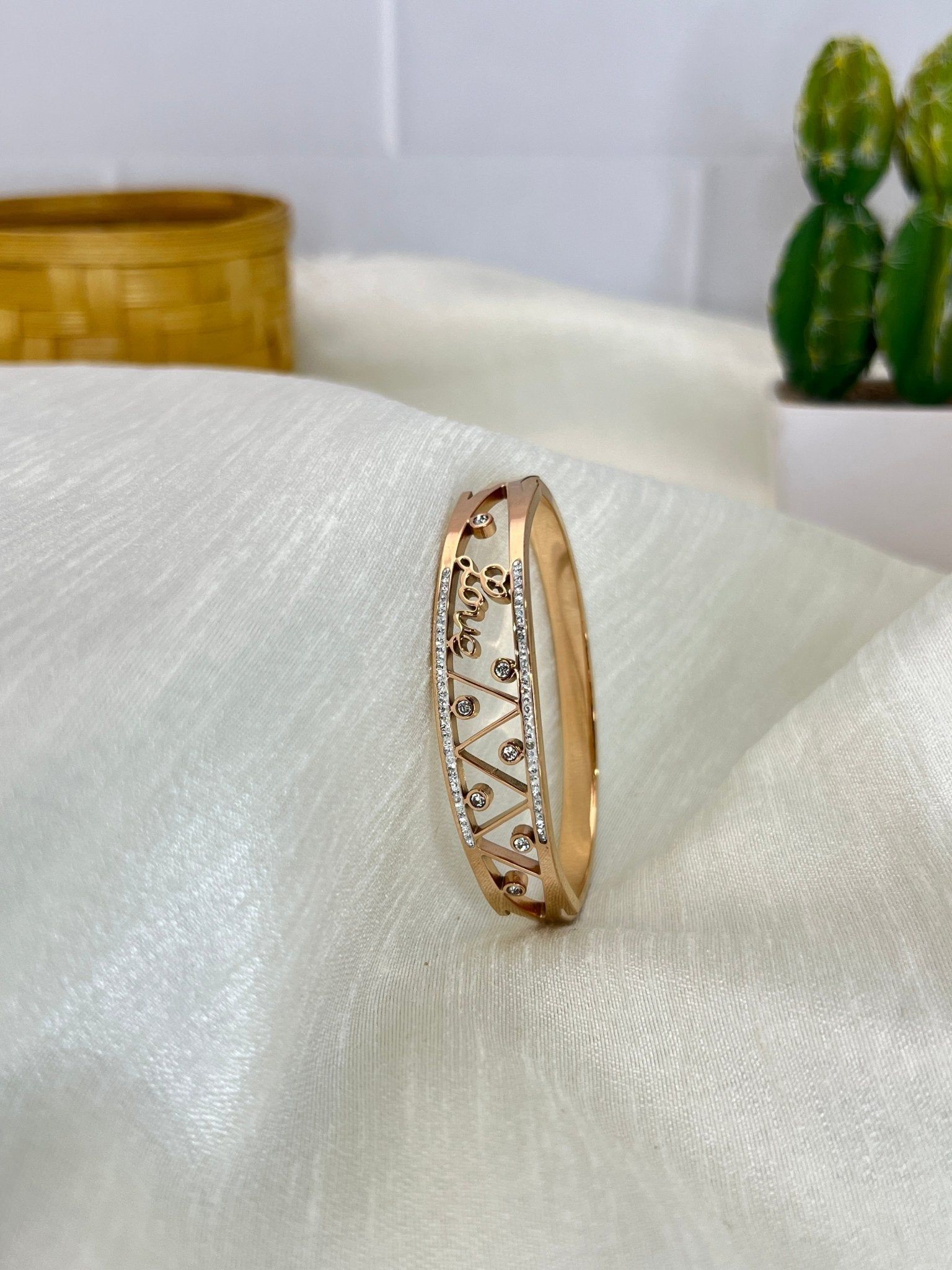 Elegant Bracelet 6809