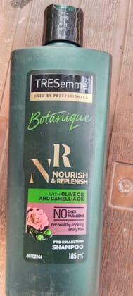 Tresemmé Botanique Nourish & replenish Shampoo 