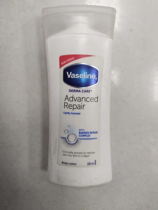 Vaseline. Derma care™ Advanced Repair Lightly scented Body lotion 