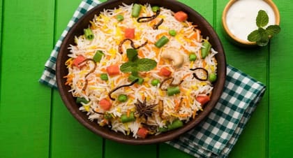 Veg Biryani With Raita