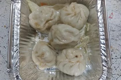 Veg Steamed Momos [8 Pieces]