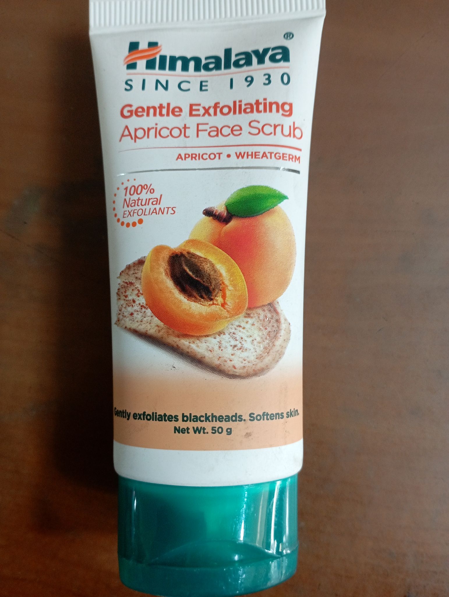 Himalaya gentle exfoliating apricot face scrub