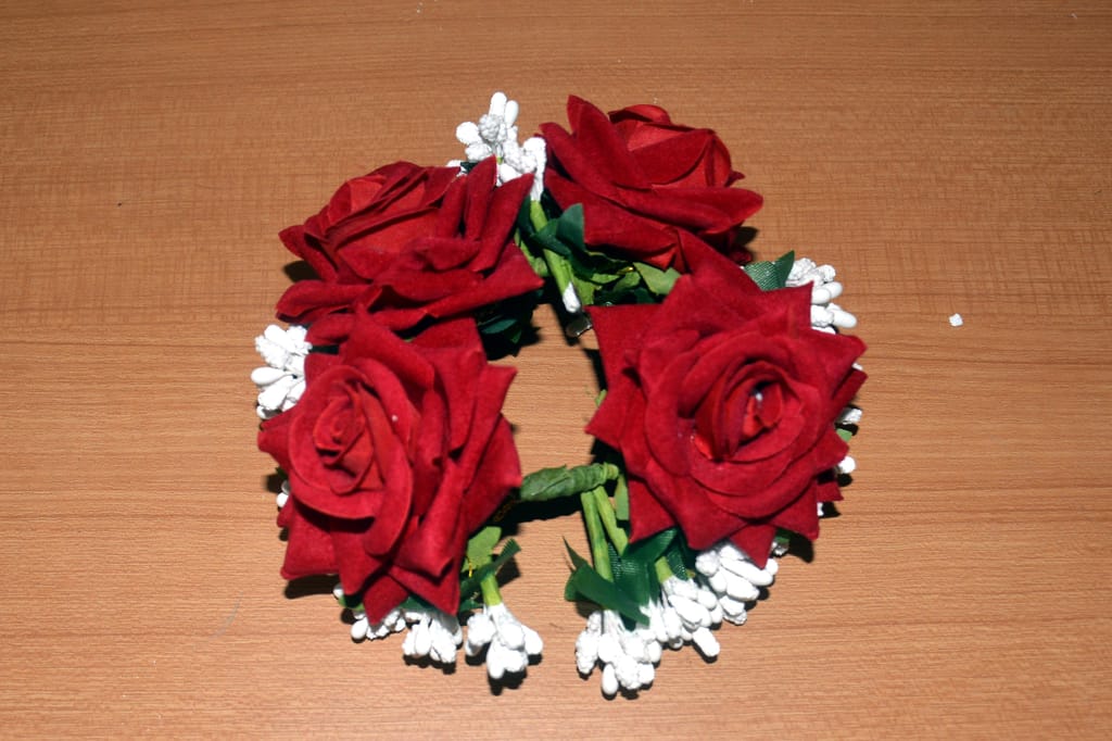 Artificial Flowers with White Parag Hair Brooch