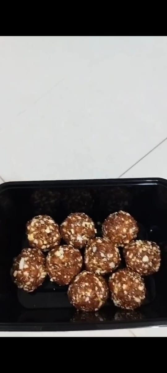 Aaswad Caterers Dink Dryfruit Ladu (250g) | Premium Edible Gum & Roasted Nuts