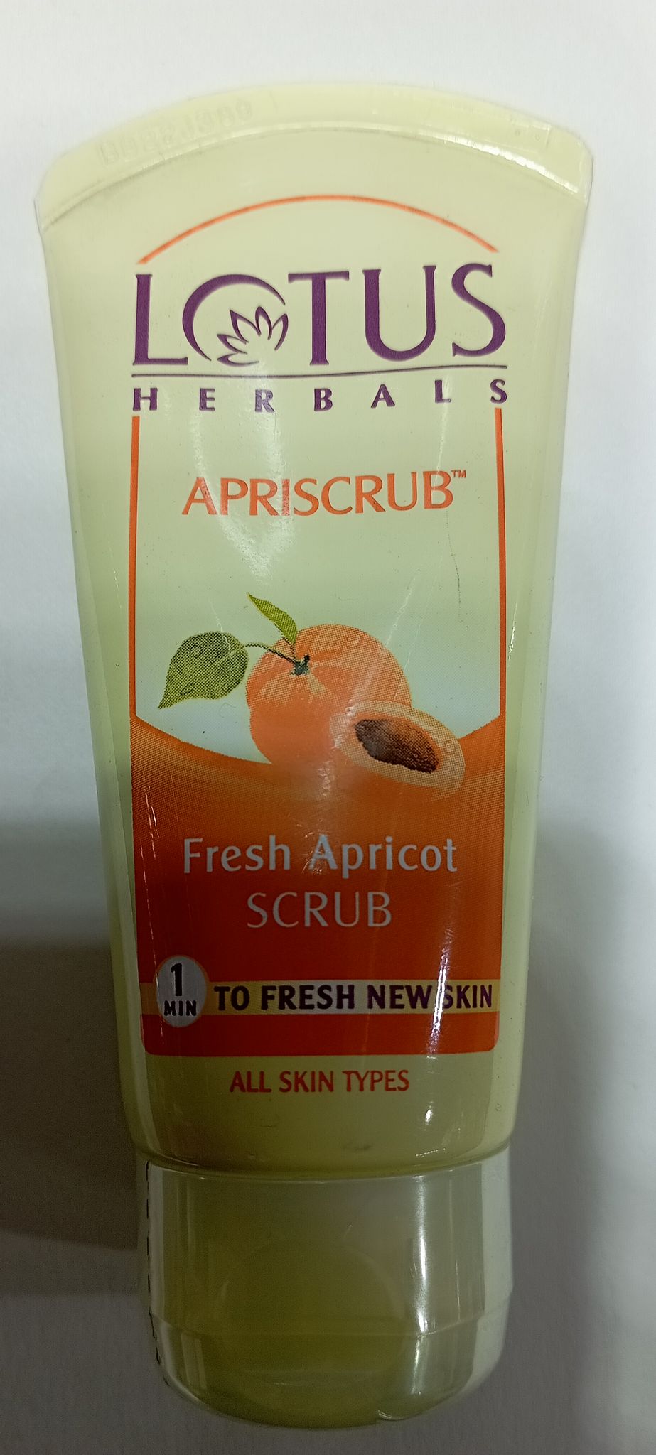 Lotus herbals apriscrus fresh apricot scrub 60 g