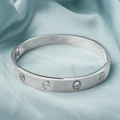 Vivinia By Vidhi Mehra Florence Silver Plated Womens Kada - VB808