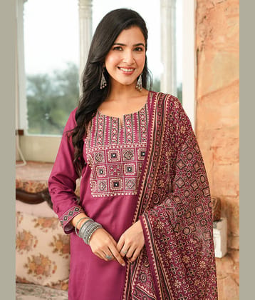 Vaamsi Women Cotton Blend Printed Straight Kurti With Pants ( Purple )