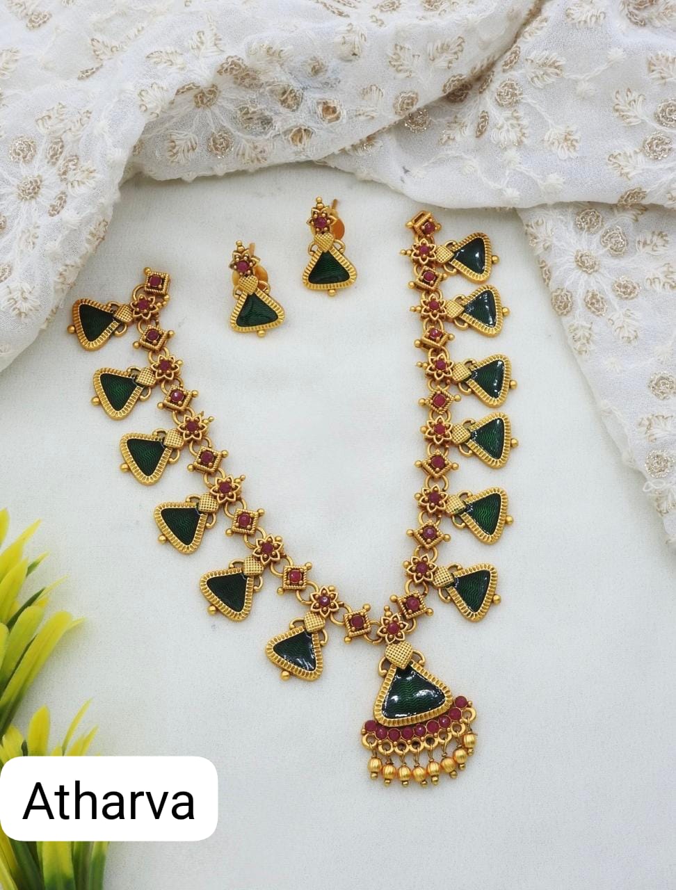 Short south Necklace