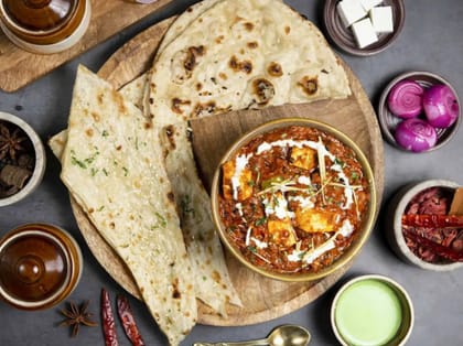 Kadhai Paneer With Butter Naan - 2 Pcs