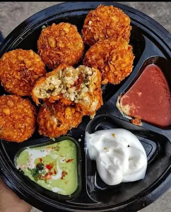 Paneer Kurkure Oats Momos [8 Pieces]