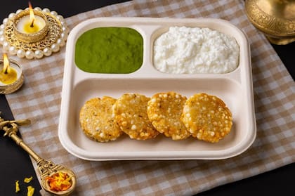Sabudana Vada With Green Chutney & Curd