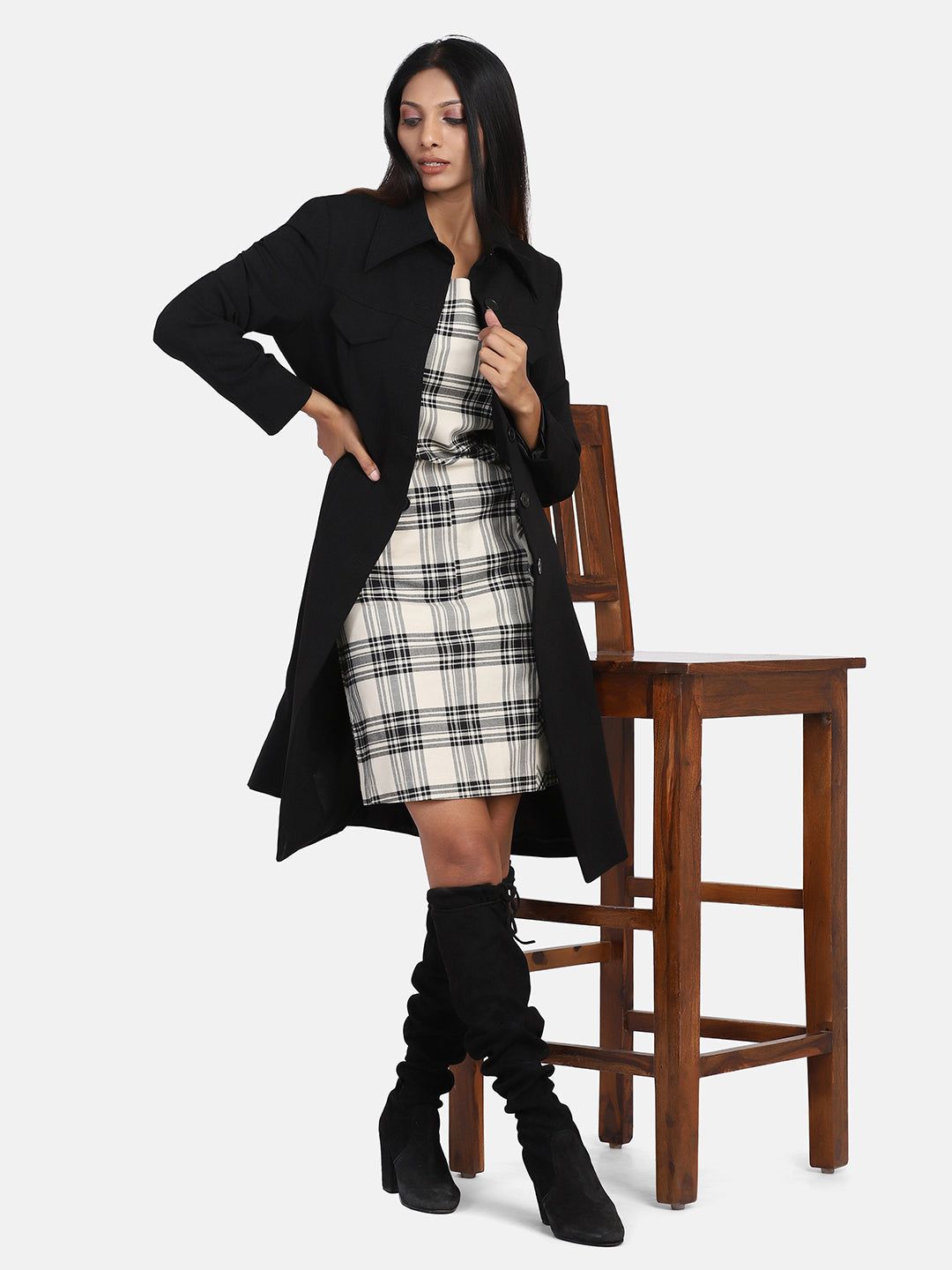 Formal Black Overcoat with Spread Collar and Button Closure-XS
