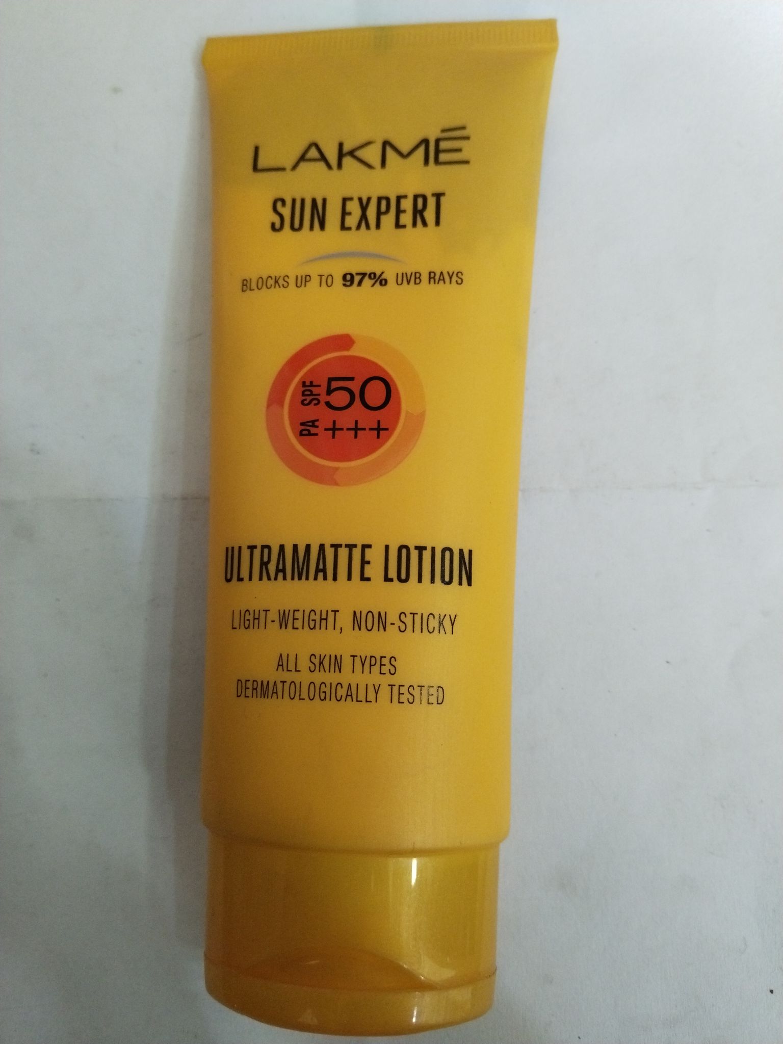 Lakme Sun expert 50 +++ Ultramatte lotion Light-weight, non-sticky 