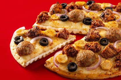Double Cheese Chicken Maximus Medium Pizza
