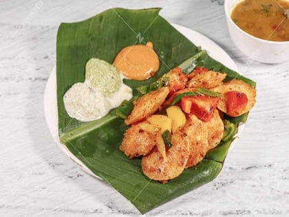 African Piri Piri Idli Veggies And Sauce [1 Plate, 10 Pieces]