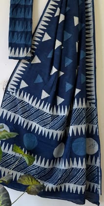 Hand block printed cotton mul saree with blouse.....Size 6.5 with blouseNatural dye n colourPure cotton (92*80)Pure hand ( without skrin chemical),