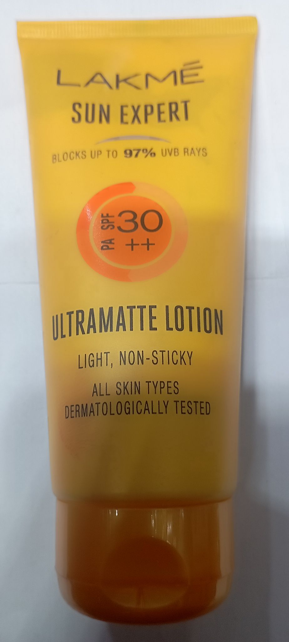 Lakme sun expert block up to 97% uvb rays ultra matte lotion 100ml