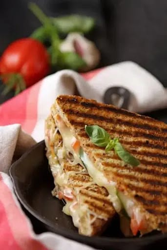 Veg Cheese Grilled Sandwich [2 Pieces]