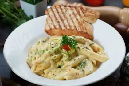 Chicken Cheesy Alfredo Pasta